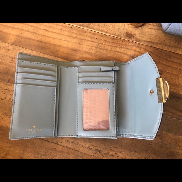 Kate Spade Crossbody Purse & Wallet - Picture 5 of 8